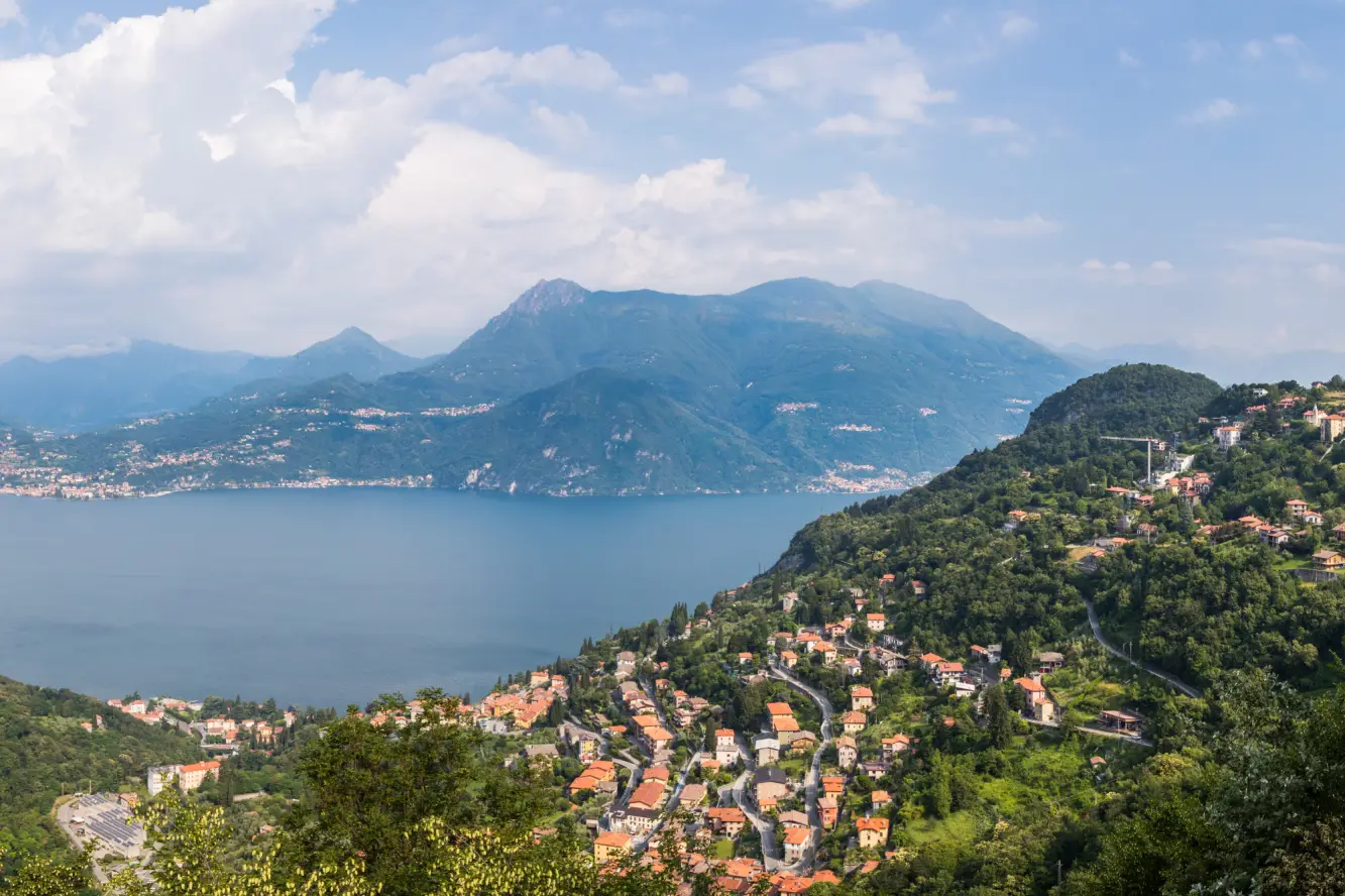 Lago Como, Italia. - SE PUEDE USAR - (Foto: Diego Delso, CC BY-SA 4.0 <https://creativecommons.org/licenses/by-sa/4.0>, via Wikimedia Commons)