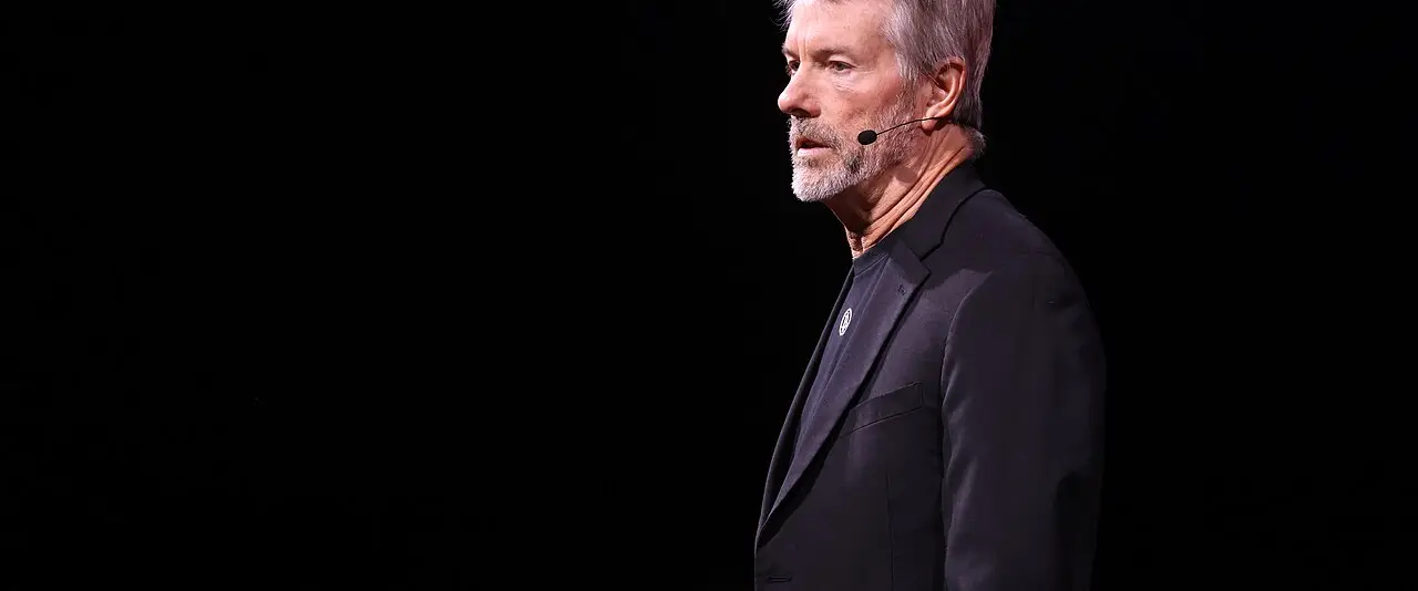 Cómo Michael Saylor logró que Wall Street financiara su apuesta más agresiva por Bitcoin