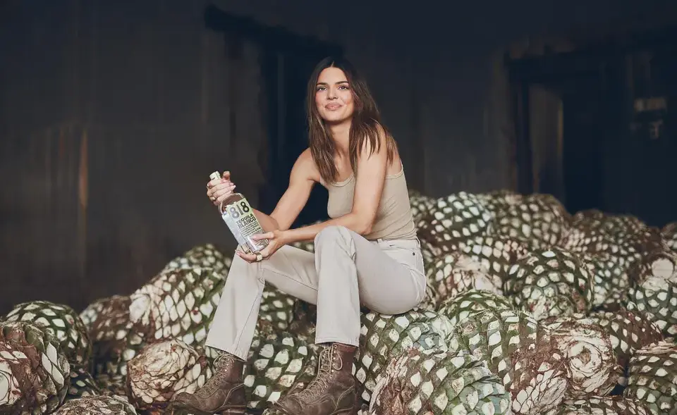 Kendall Jenner selló una alianza con Sazerac Company para acelerar el crecimiento de su Tequila en Estados Unidos