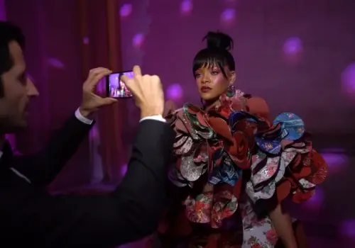 Taylor Swift, Rihanna y Meloni: la IA abrió una guerra por la imagen, la voz y el negocio de la identidad