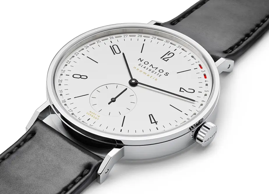 (SE PUEDE USAR) NOMOS Glashütte Crédito: Wikimedia Commons