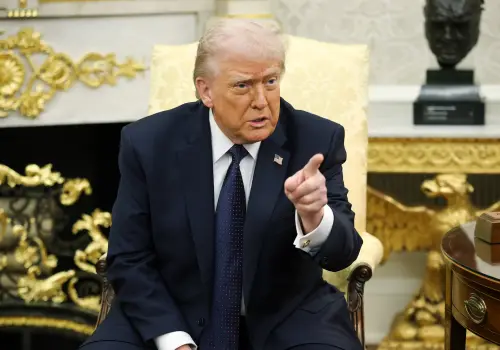 Trump dijo que "revisa" la posición de EE.UU. sobre las Malvinas: el antecedente que inquieta al Reino Unido