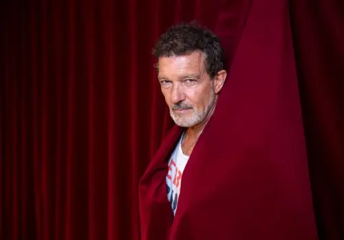 "Soy amenazantemente feliz": Antonio Banderas respondió las versiones sobre su situación económica como empresario teatral
