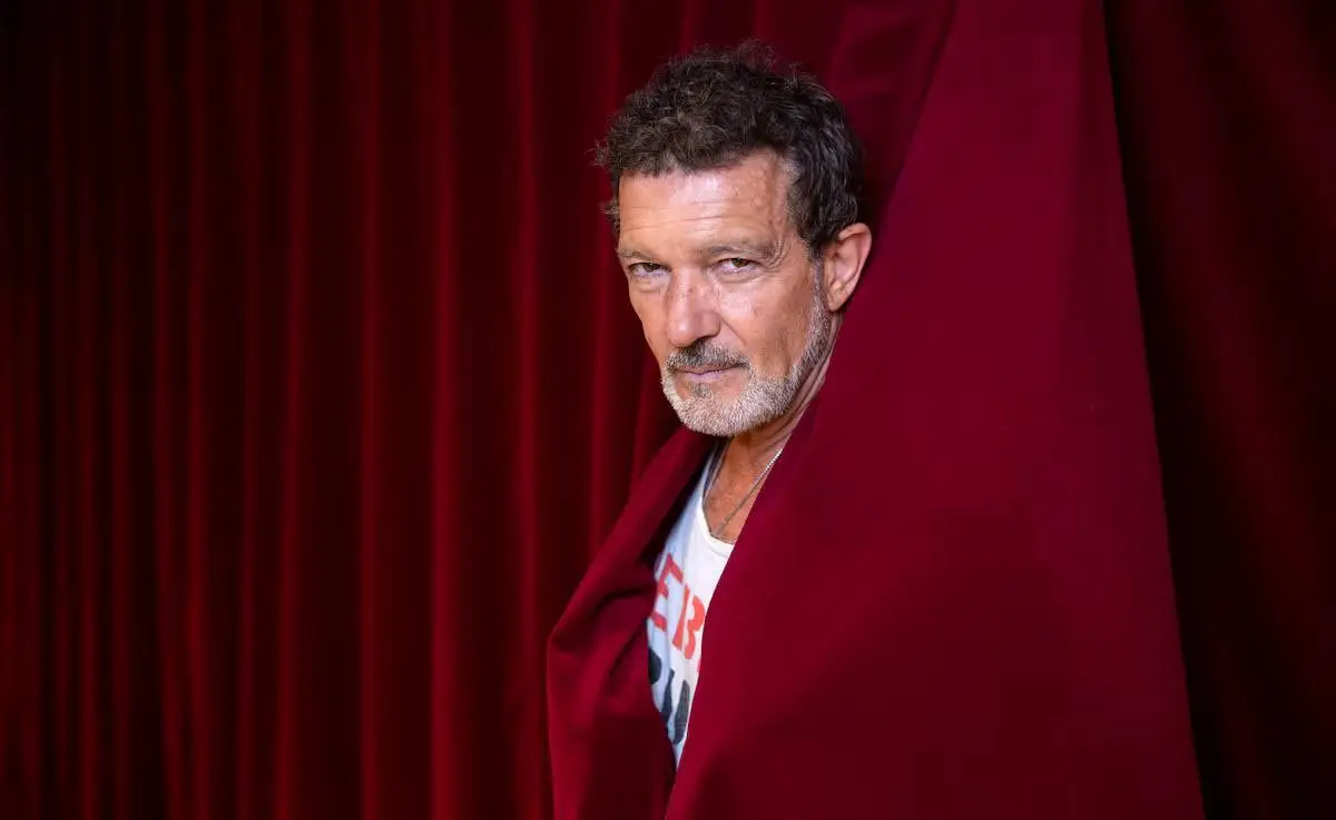 "Soy amenazantemente feliz": Antonio Banderas respondió las versiones sobre su situación económica como empresario teatral