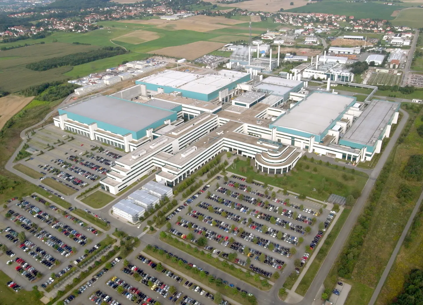 SE PUEDE USAR/ GlobalFoundries      (Foto: Fensterblick., CC BY-SA 3.0 <https://creativecommons.org/licenses/by-sa/3.0>, via Wikimedia Commons)