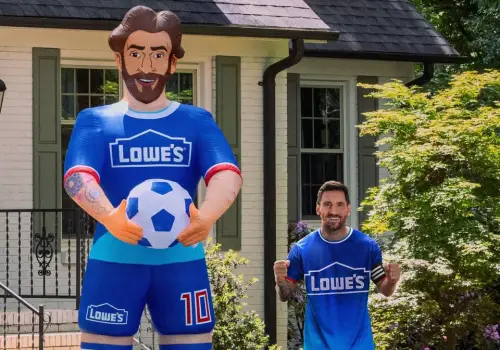 Por qué hay inflables de Messi en todos los jardines de Estados Unidos y qué tiene ver el Mundial con esto
