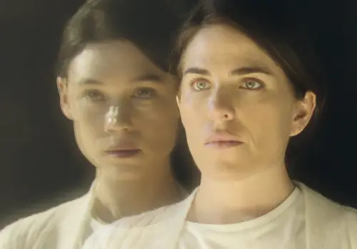Futuro Desierto: la serie de Lucía y Nicolás Puenzo con robots humanoides que navegan entre las estelas de Hamlet y Frankestein