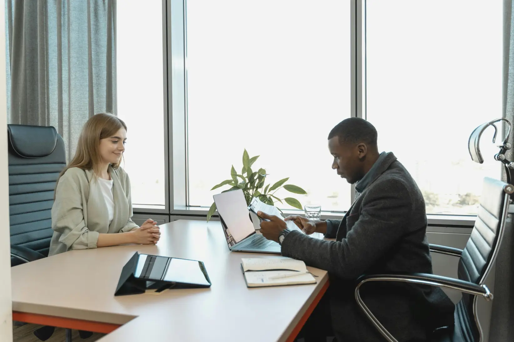 SE PUEDE USAR/ Entrevista laboral      (Foto: pexels-tima-miroshnichenko-5439137).