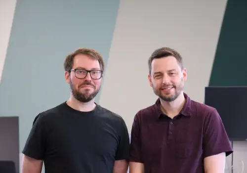 La startup que usa un ejército de 15.000 hackers para poner a prueba a GPT-5, Claude y Gemini