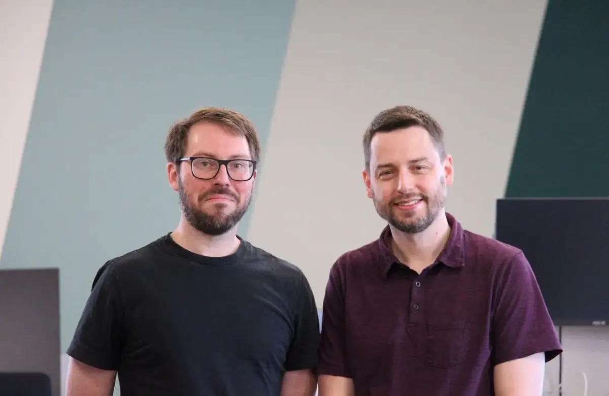 La startup que usa un ejército de 15.000 hackers para poner a prueba a GPT-5, Claude y Gemini