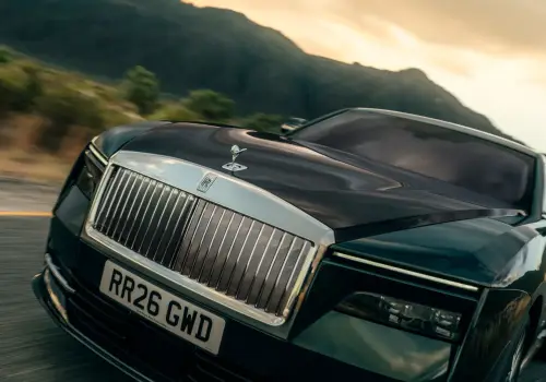 Rolls-Royce redobla su apuesta por los autos eléctricos de lujo