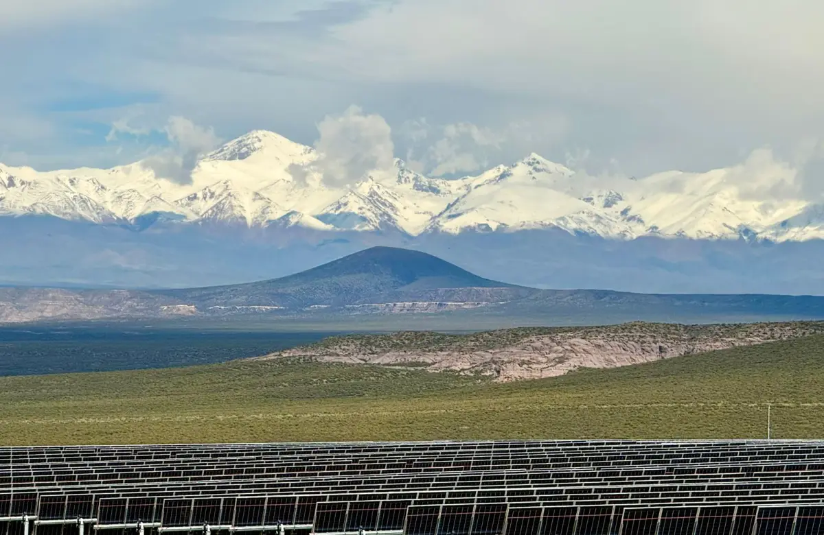 Genneia pone en marcha su tercer parque solar en Mendoza con una inversión de US$ 430 millones