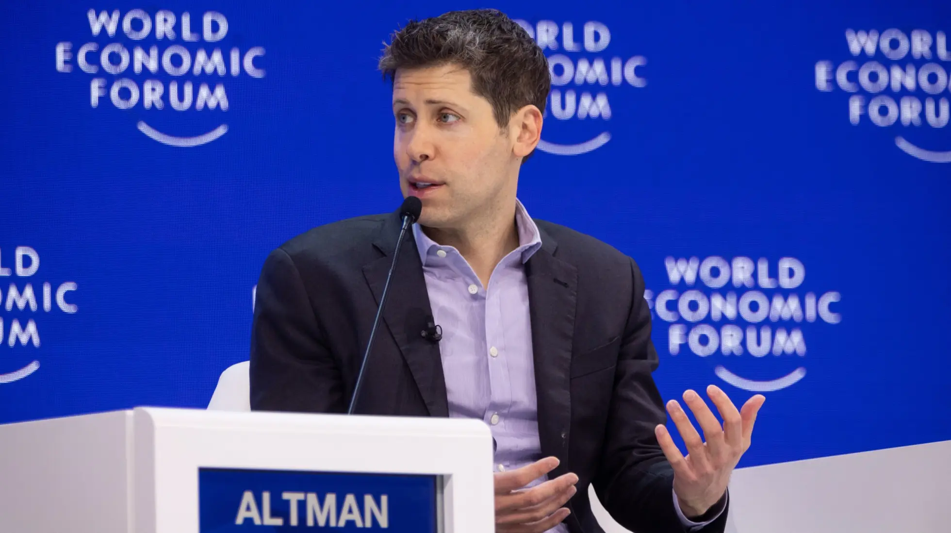 Sam Altman va por el negocio más difícil de todos: meter a OpenAI en los hospitales