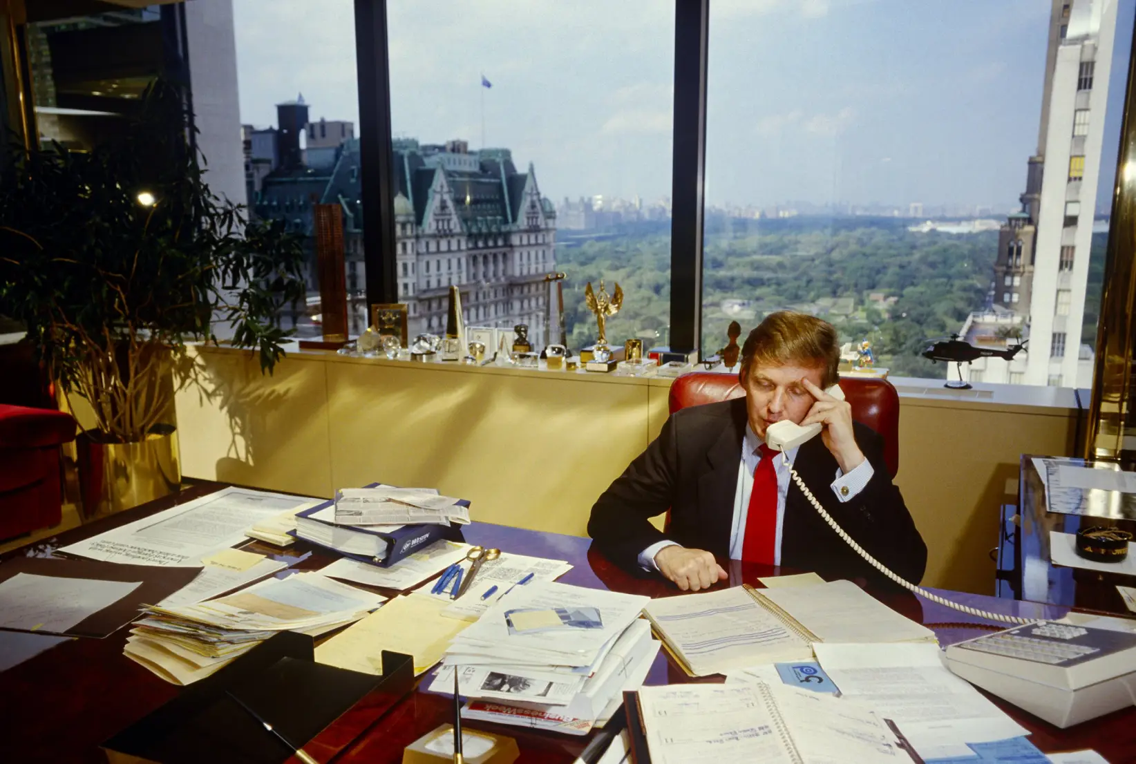 Trump en su oficina en Nueva York en 1987