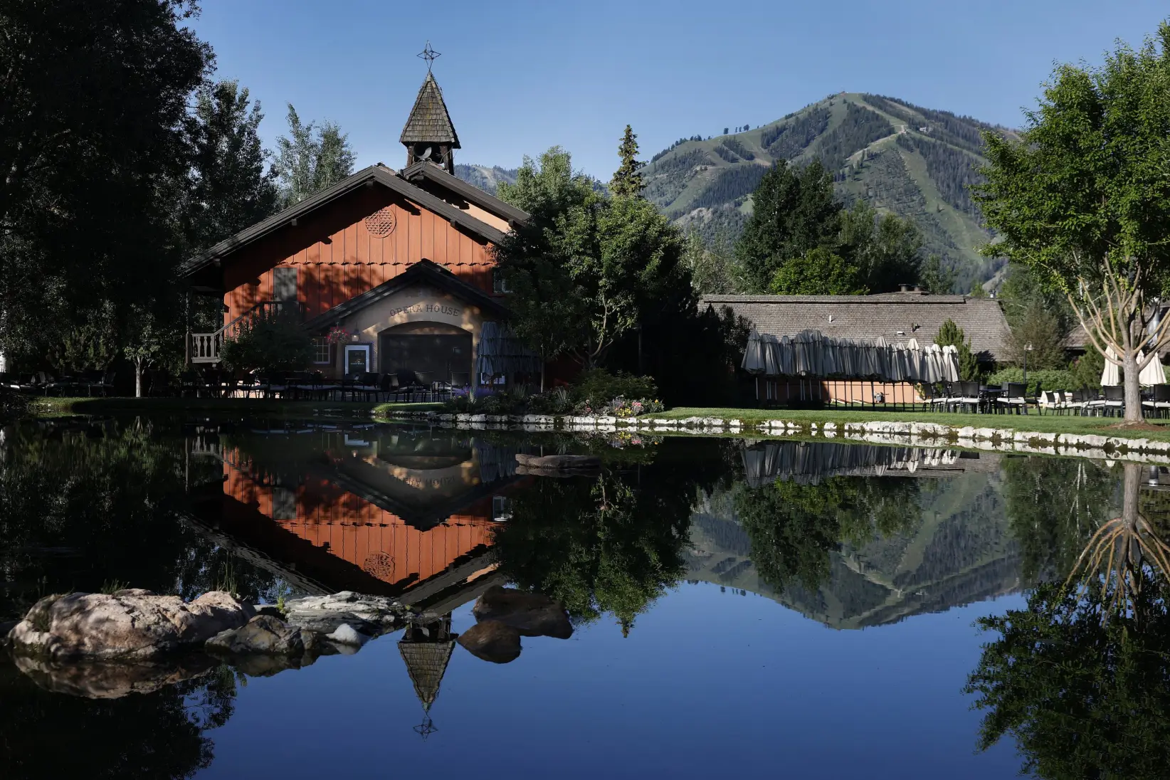 El Sun Valley Camp se realiza todos los años en Idaho, Estados Unidos (Photo by Kevin Dietsch/Getty Images)