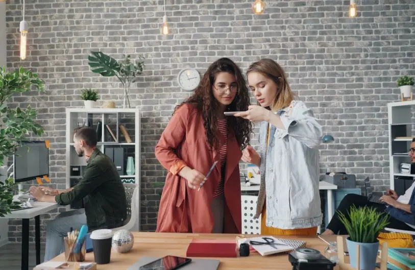 La paradoja del sesgo invisible: sube la participación femenina en las startups, pero los roles de CEO siguen rezagados
