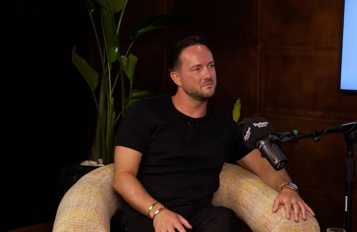 Kristian Bereit en Forbes Studio: el inglés aporteñado que grita los goles de Argentina y representa a 35 estrellas globales por USD 200M.