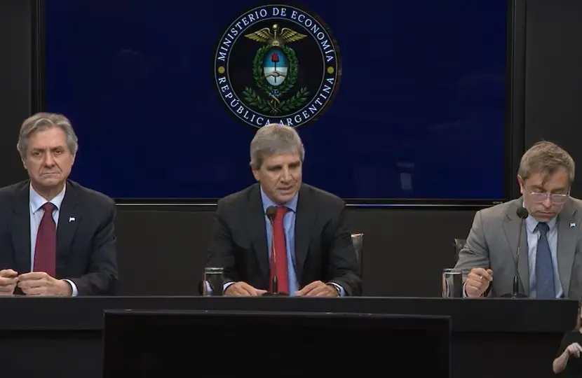 Caputo presentó el plan financiero hasta 2027 para despejar dudas del mercado en el año  electoral