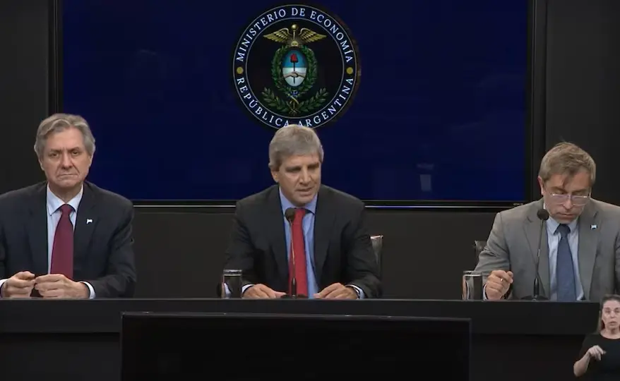 Caputo presentó el plan financiero hasta 2027 para despejar dudas del mercado en el año  electoral