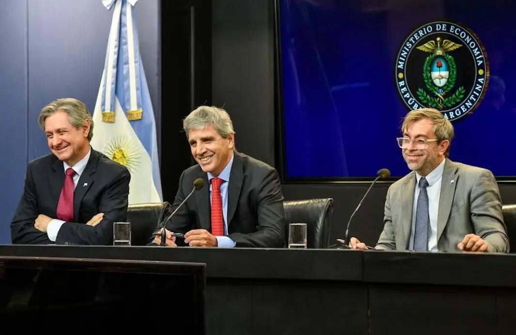 Señal efectiva: el mercado celebra el plan financiero de Caputo para 2027 aunque descarta por ahora emitir en Wall Street