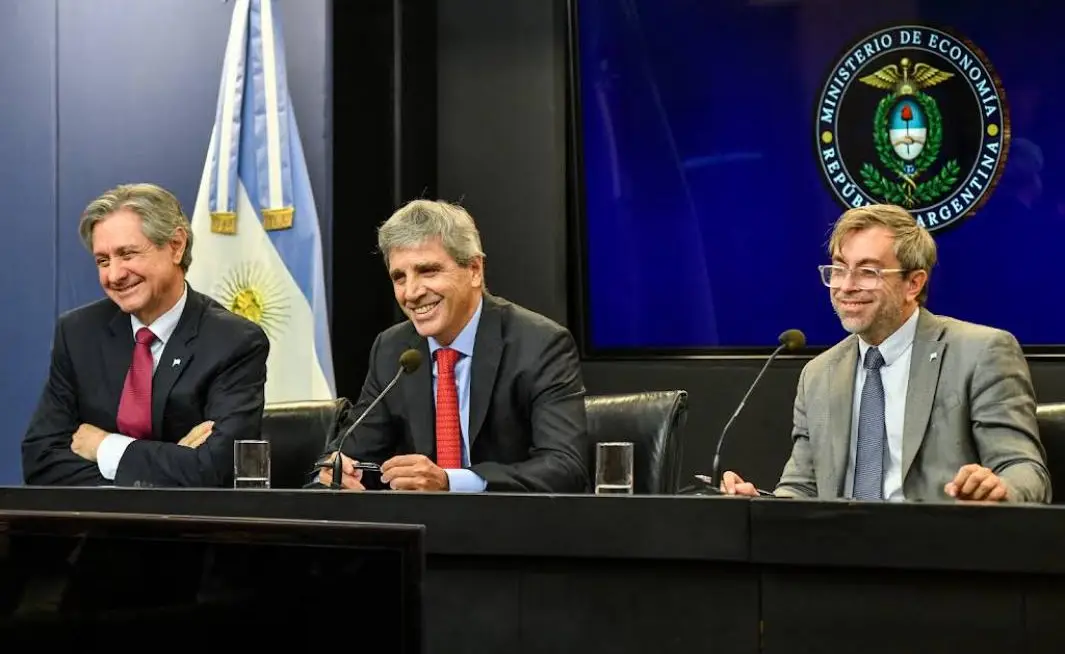 El Gobierno flexibiliza los préstamos en dólares a empresas para impulsar el crédito y reactivar la economía: qué sectores se beneficiarán