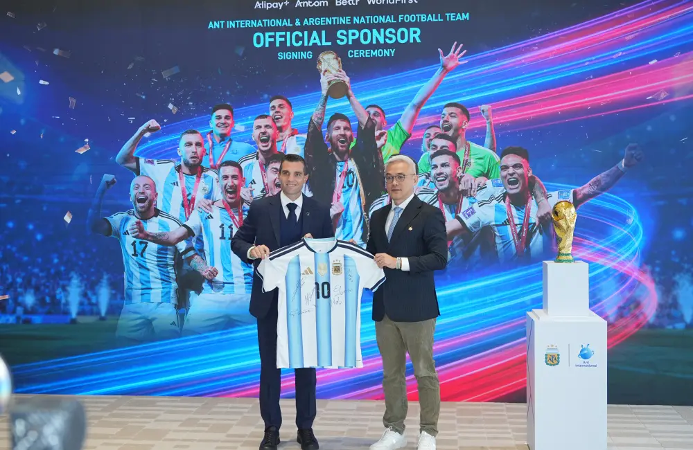 El gigante asiático Alipay+ crece en Argentina: acuerdo con AFA y pagos QR en todo el país para turistas