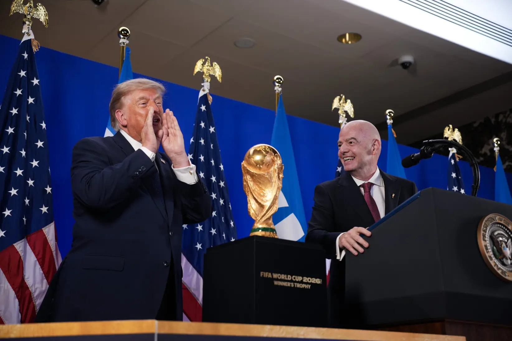 Donald Trump y Gianni Infantino (Photo by Andrew Harnik/Getty Images)