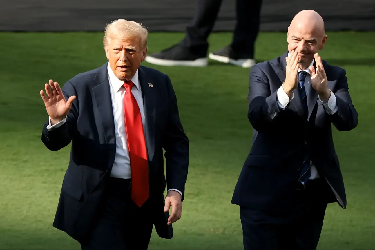 Donald Trump e Infantino durante el Mundial de Clubes del 2025 (Crédito: FIFA).