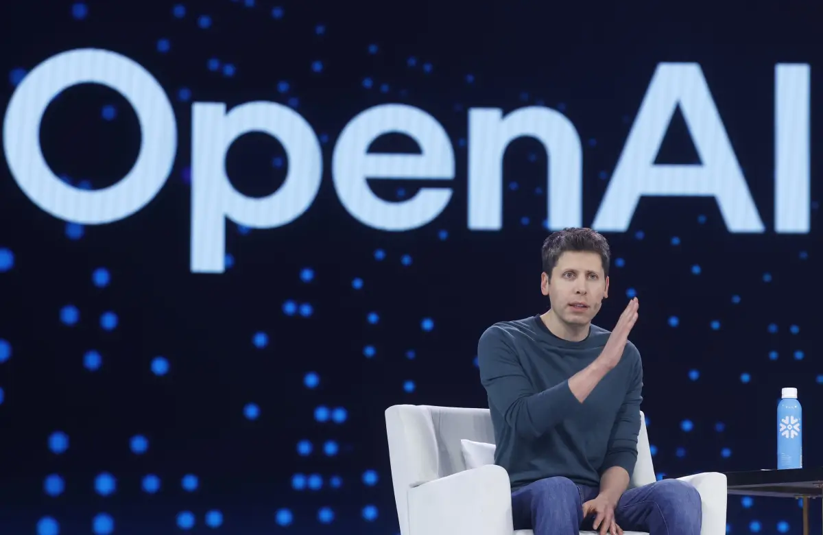 Los consejos de Sam Altman para construir una startup en la era de la IA y por qué cree que el modelo tradicional quedó viejo