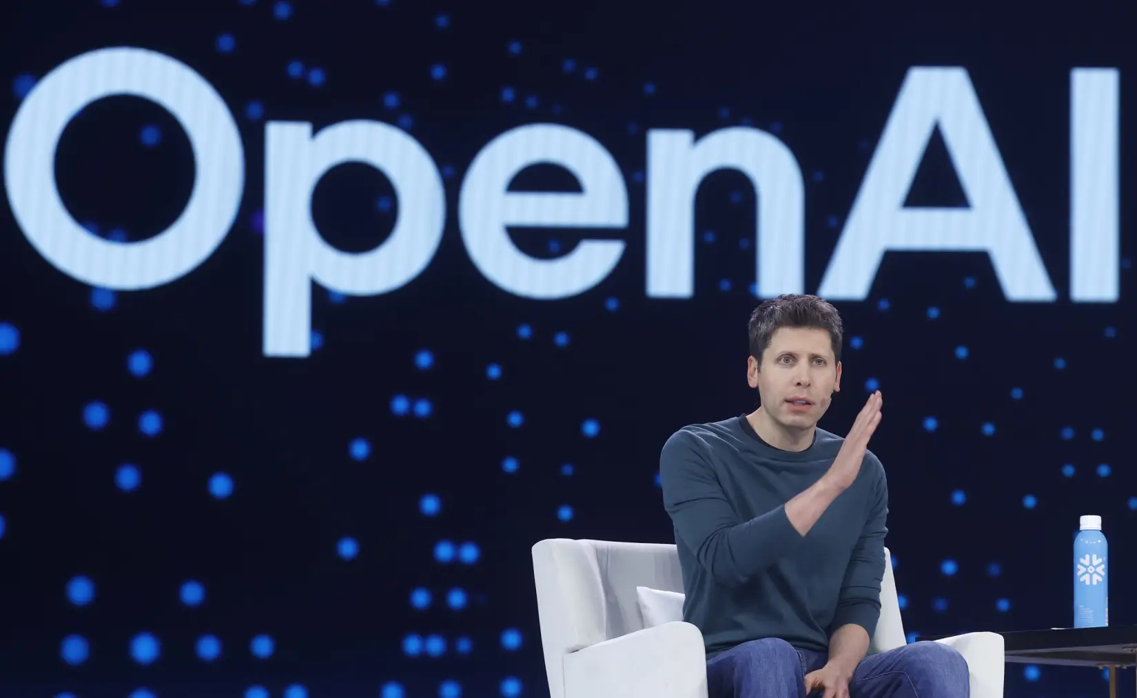 Consejos de Sam Altman para construir una startup en la era de la IA y por qué el modelo tradicional quedó viejo