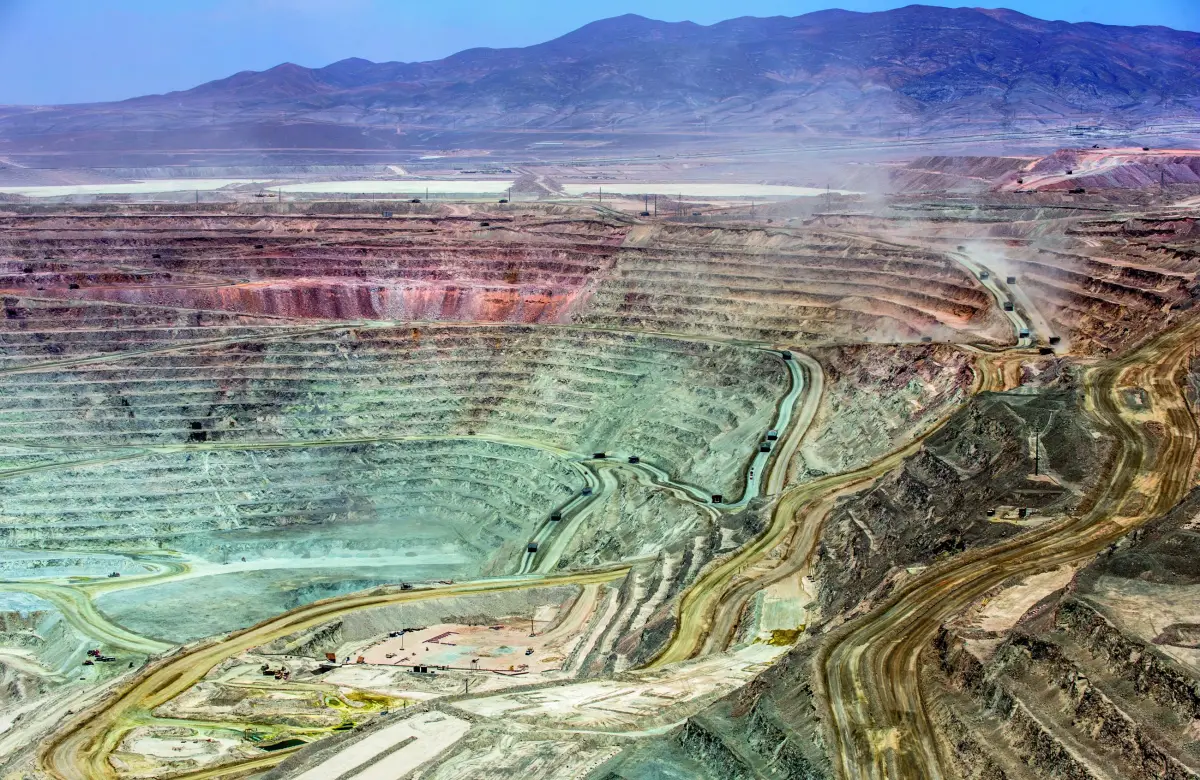 Forbes en la mina de cobre más grande del mundo: así opera Escondida, el gigante chileno que exporta US$ 14.000 millones anuales