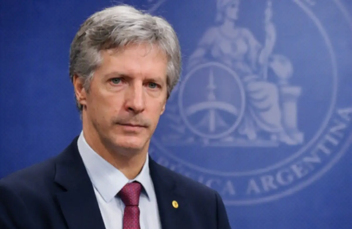 Santiago Bausili y el "maleficio" del Banco Central: ¿podrá ser el primer presidente de la entidad en cumplir su mandato?