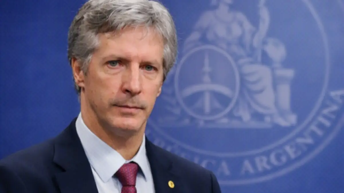 Santiago Bausili y el "maleficio" del Banco Central: ¿podrá ser el primer presidente de la entidad en cumplir su mandato?