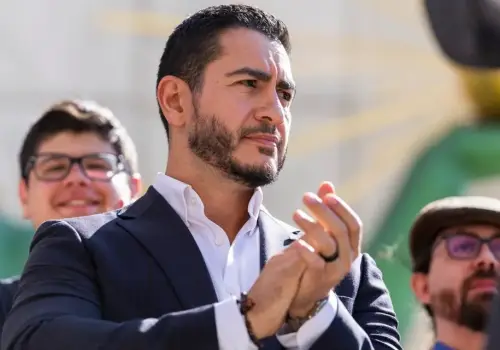 Quién es Abdul El-Sayed, el “mini-Mamdani” nominado a senador y nuevo enemigo de Trump