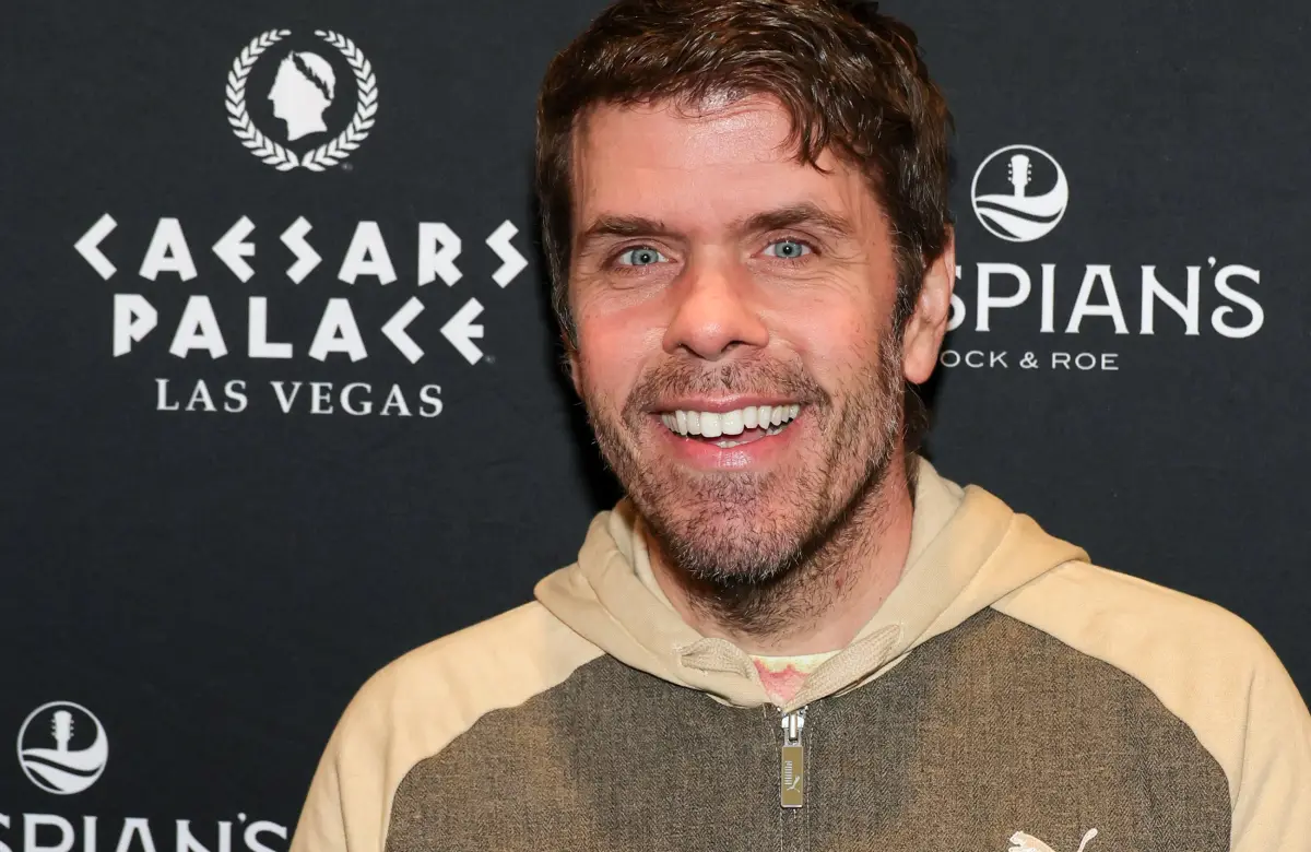 El bloguero estadounidense Perez Hilton fue internado tras autolesionarse durante un vivo en TikTok