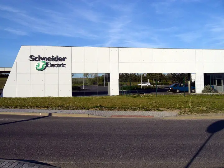 Schneider Electric (SE PUEDE USAR) Crédito: Rufus46, CC BY-SA 3.0-Wikimedia Commons