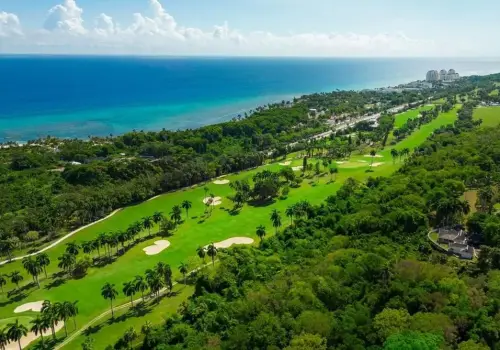 Cómo mejorar tu juego en este paraíso para golfistas