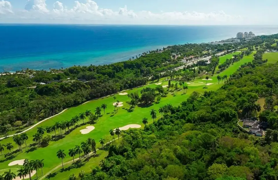 Cómo mejorar tu juego en este paraíso para golfistas