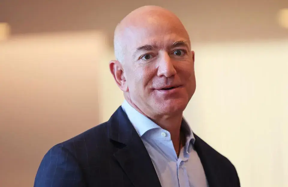 La nueva apuesta de Jeff Bezos: cuánto pagará por quedarse con el 30% del Liverpool