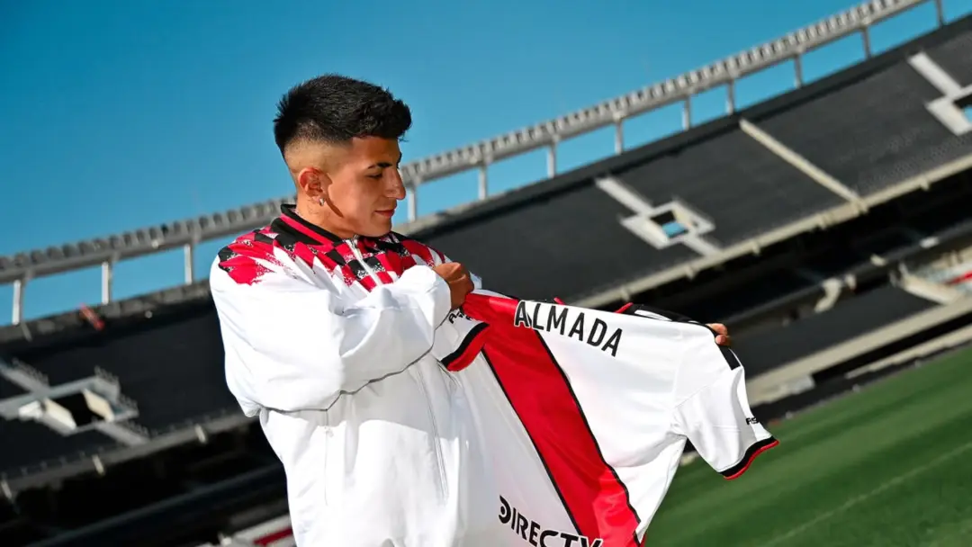 Thiago Almada fue presentado en River. (Foto: Instagram @riverplate)