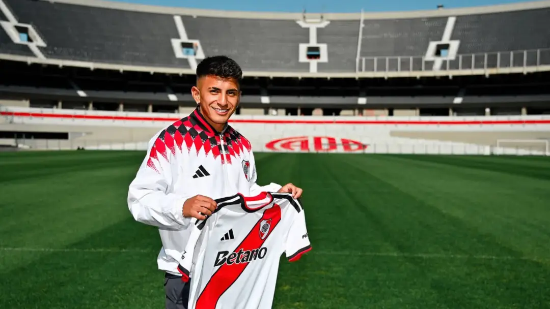 Thiago Almada fue presentado en River. (Foto: Instagram @riverplate)