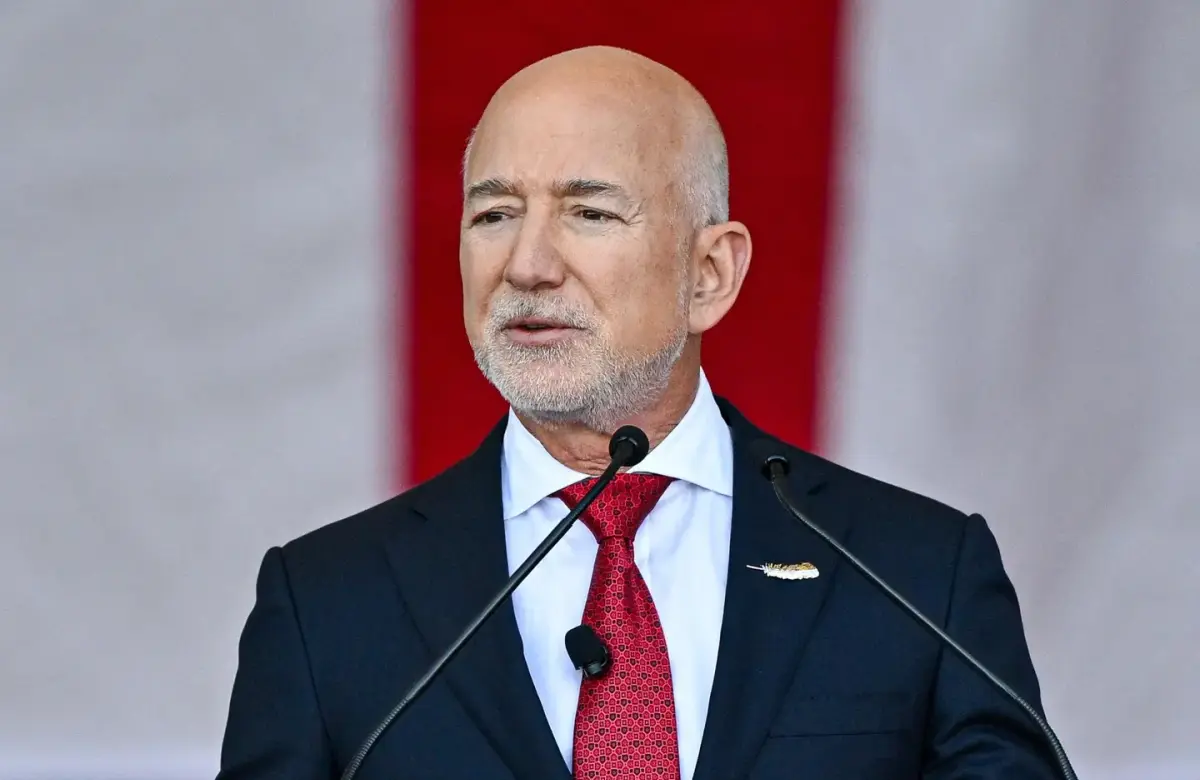 Con una compra que sacude la Premier League: Jeff Bezos se suma al Liverpool de Inglaterra