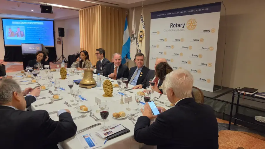 Lucero en el Rotary Club