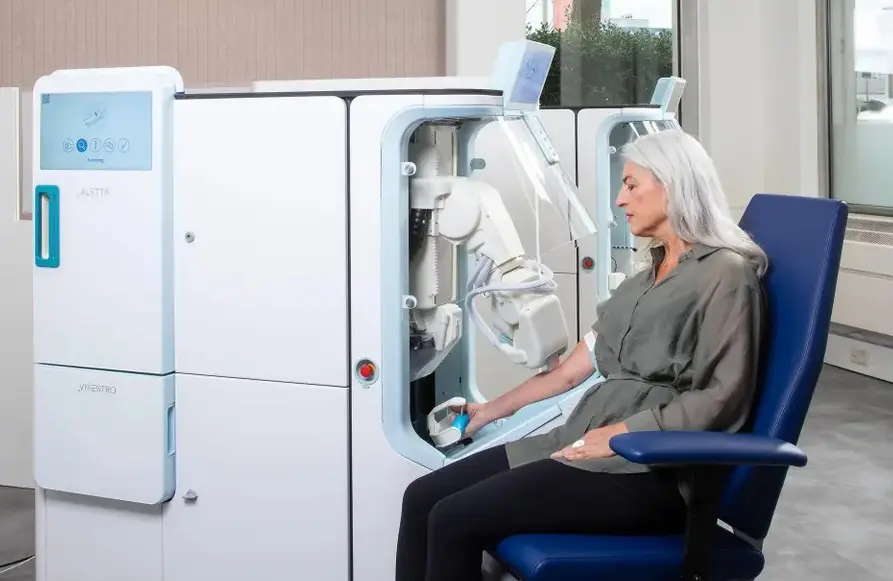 Así funciona el robot que encuentra venas con ultrasonido y saca sangre sin intervención humana