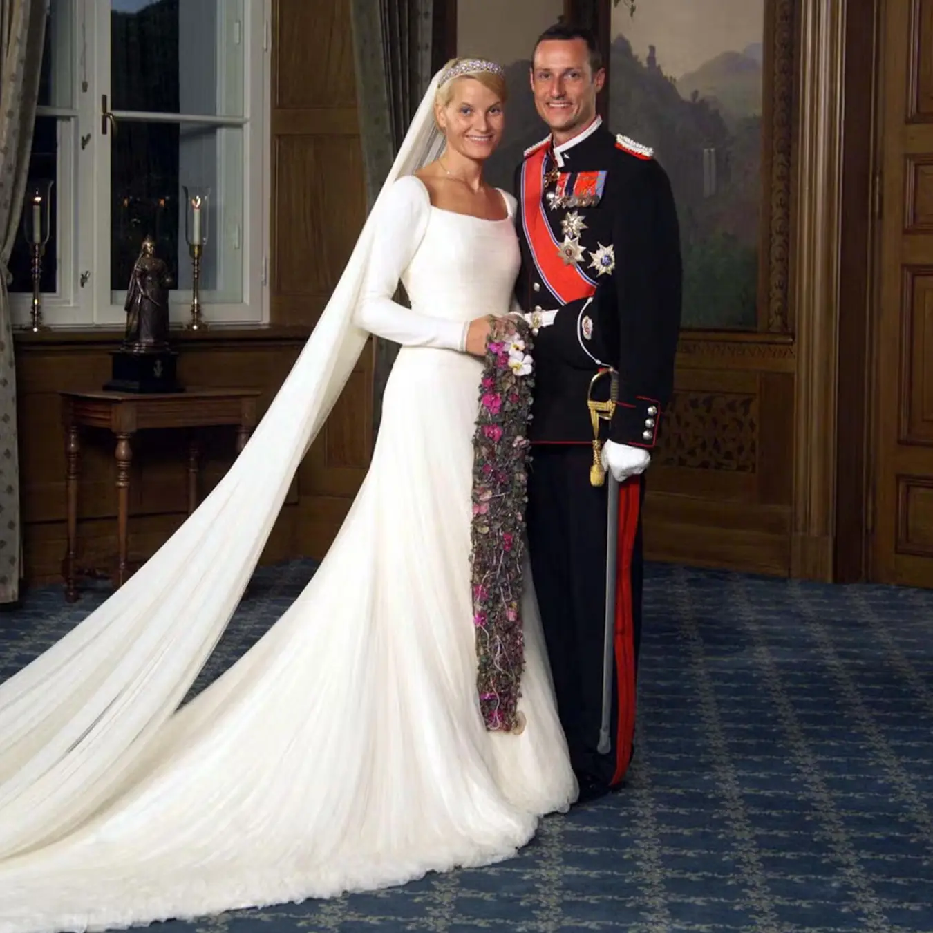 Haakon VIII y Mette-marit, durante su casamiento en 2001