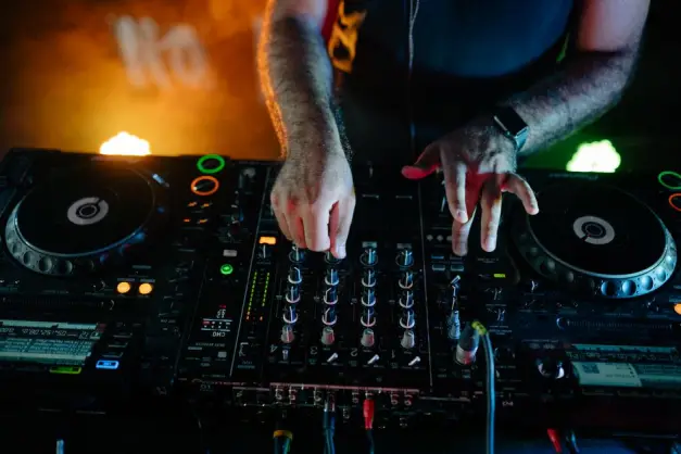 Música electrónica (Pexels)