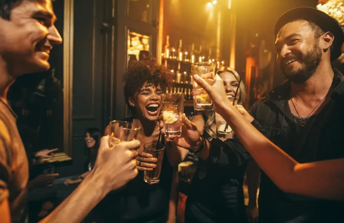 El consumo de alcohol derriba una de las grandes teorías sobre la Generación Z