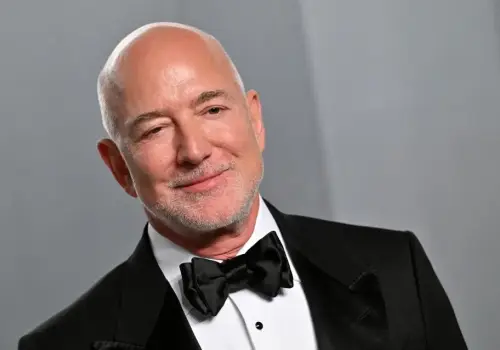 Cuánto deben Jeff Bezos, Rihanna y otros millonarios por los impuestos de sus jets privados