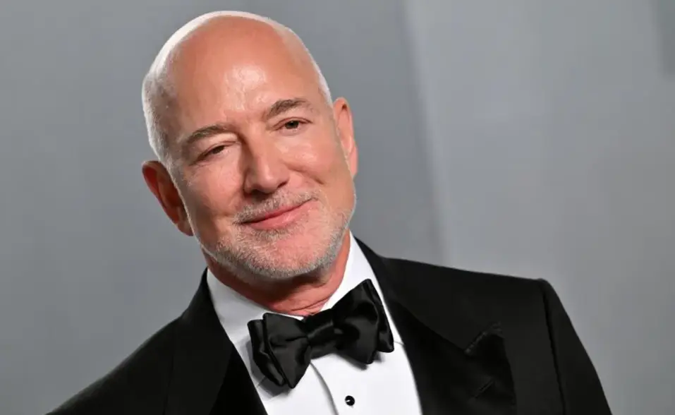 Cuánto deben Jeff Bezos, Rihanna y otros millonarios por los impuestos de sus jets privados