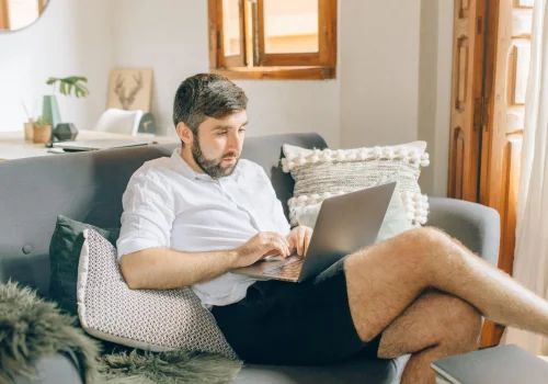 El nuevo dilema laboral que trae la IA: si terminás antes, ¿la tarde es tuya o de la empresa?